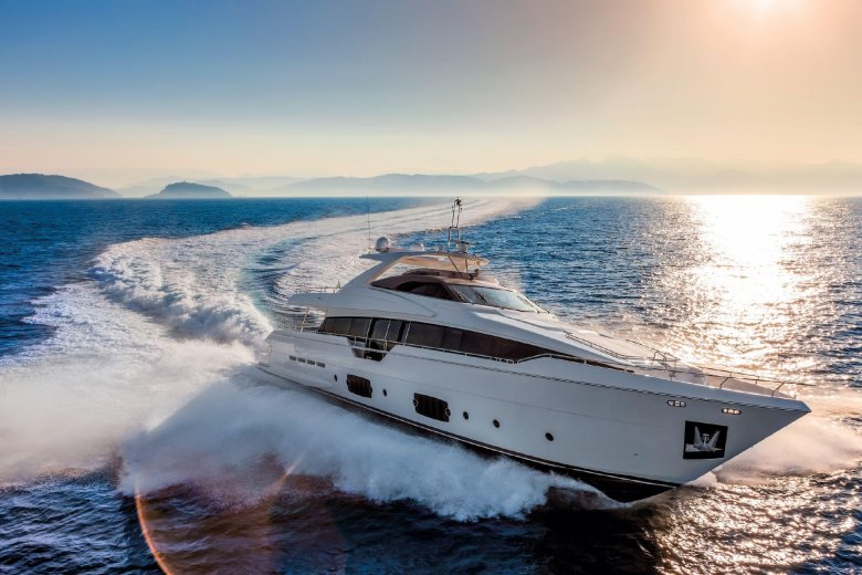 Моторная яхта ferretti