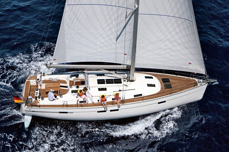 Парусная яхта beneteau