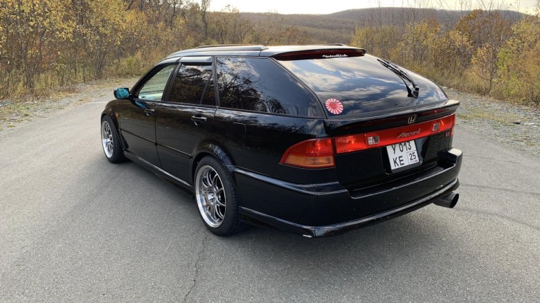 Honda accord универсал 2000