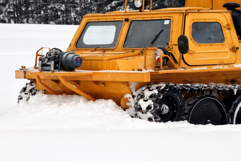 Газ 34039-32 гусеничный снегоболотоход