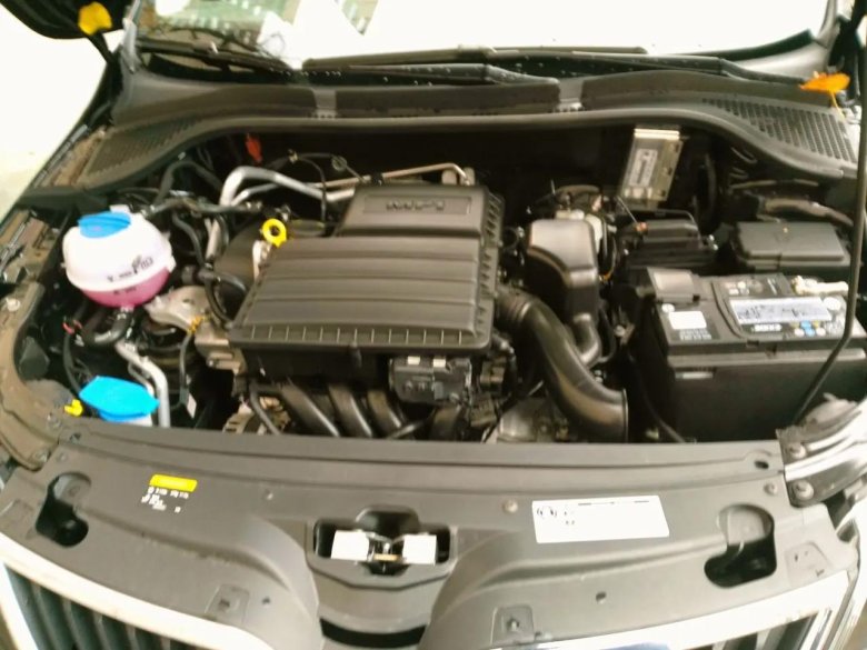 Под капотом шкода рапид 1.4