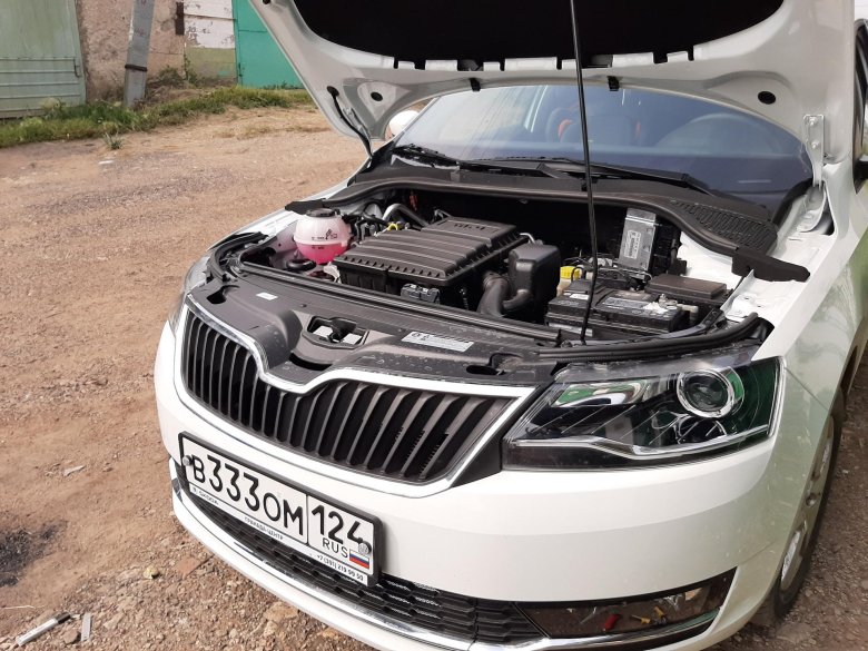 Капот skoda rapid