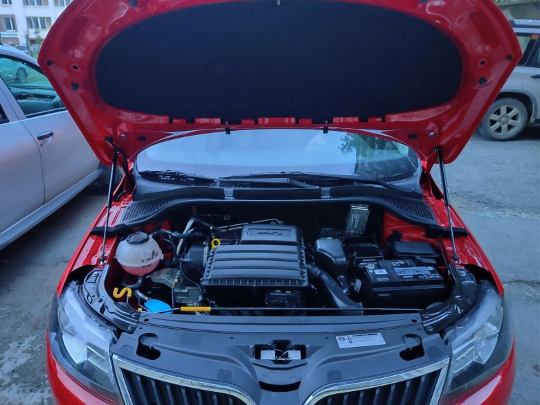 Капот шкода рапид