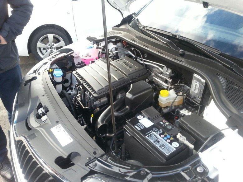 Шкода рапид моторный отсек