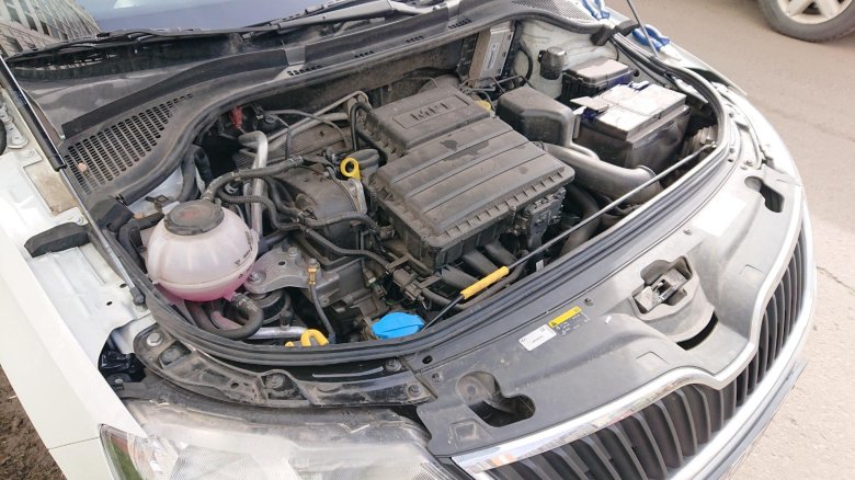 Skoda rapid уплотнитель капота