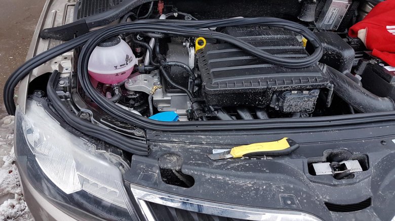 Подкапотное пространство шкода рапид