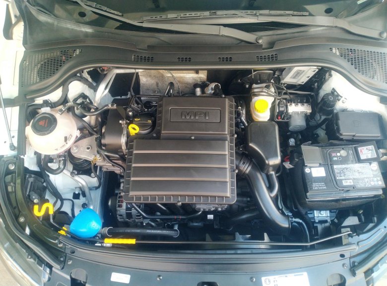 Шкода рапид 2021 моторный отсек