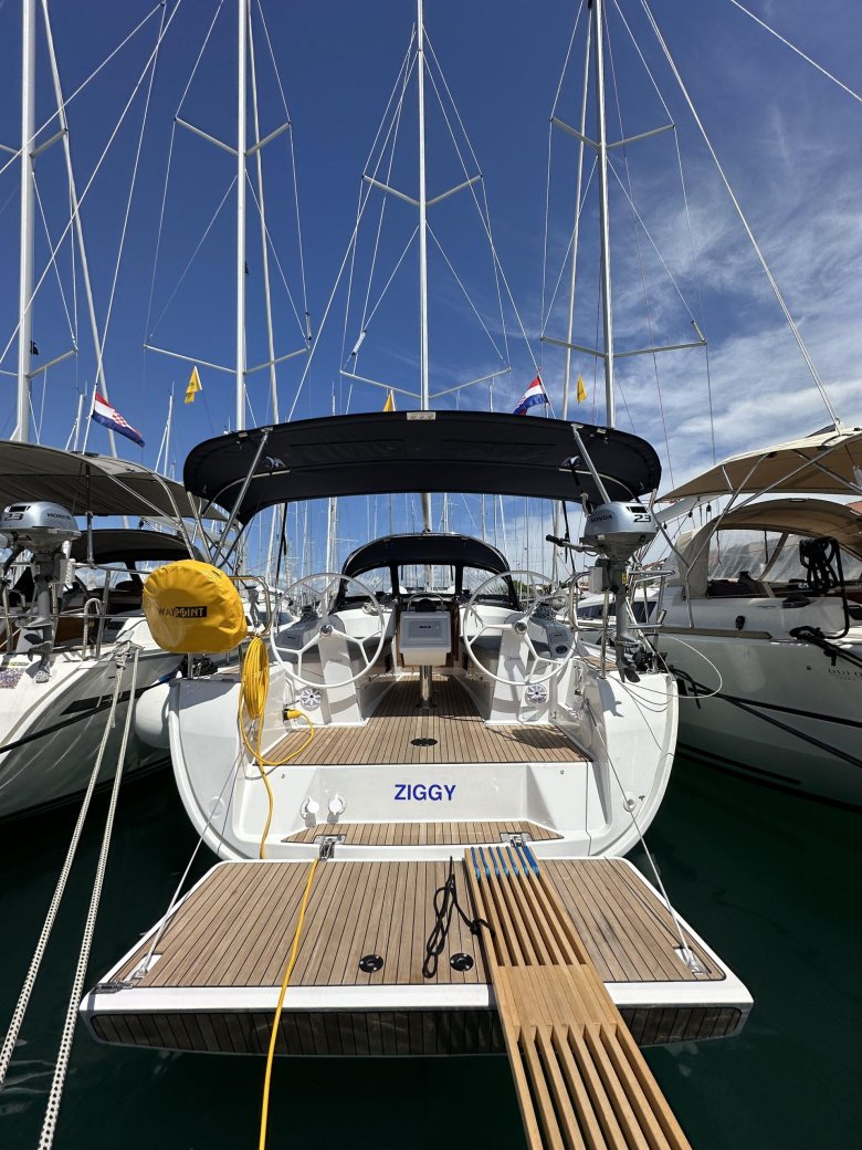 Яхта бавария 34