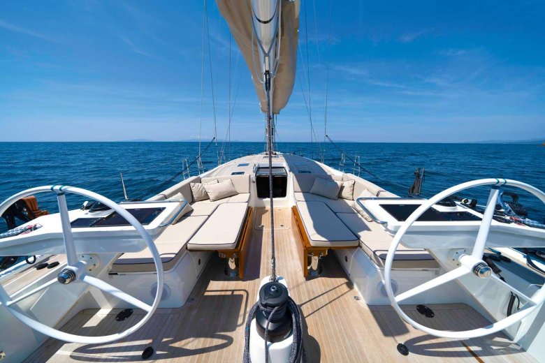 Spirit 60 yachts палуба
