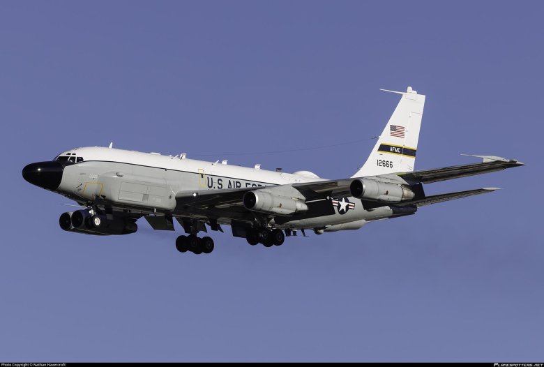Boeing rc-135v rivet joint