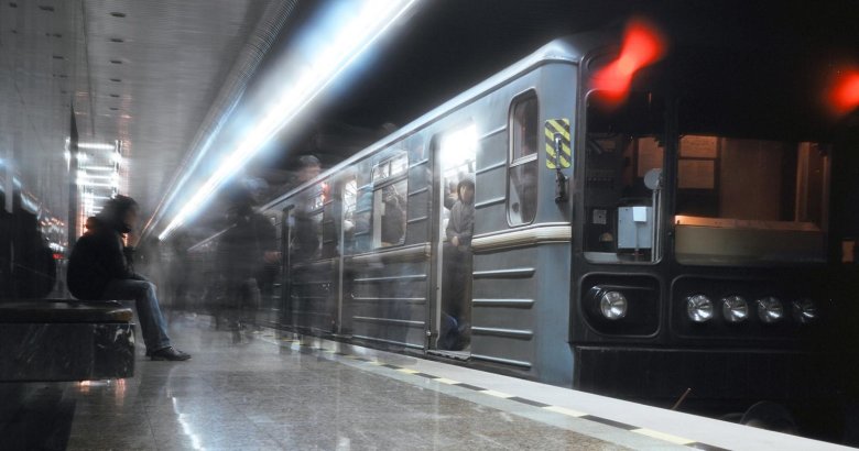 Метро поезд