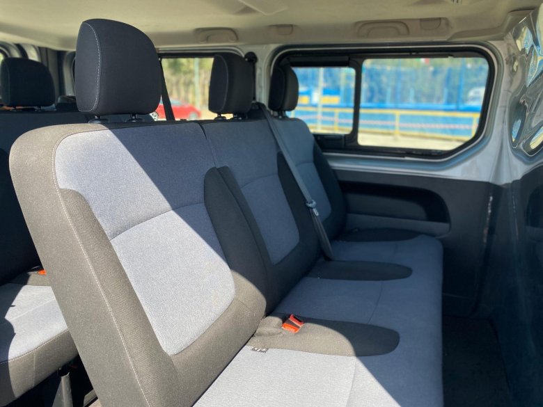 Опель виваро салон