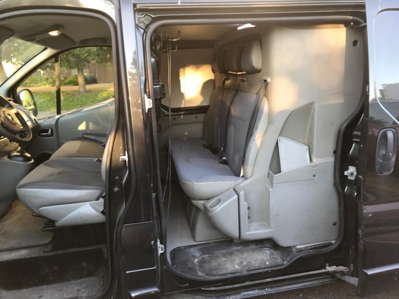 Opel vivaro салон