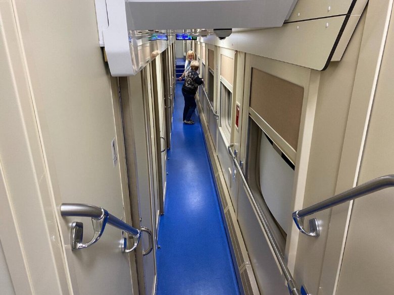 Купейный вагон двухэтажного поезда