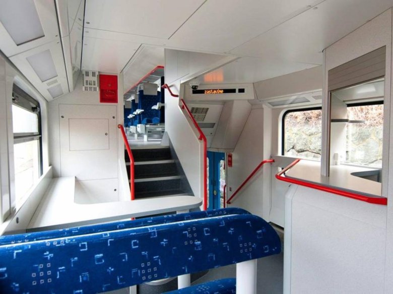 Двухэтажный сидячий вагон ржд