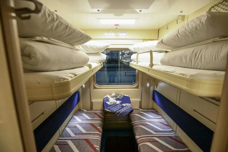 Купе двухэтажного поезда