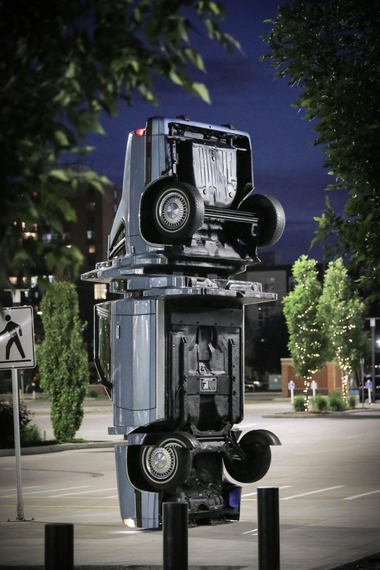 Вертикально стоящая машина