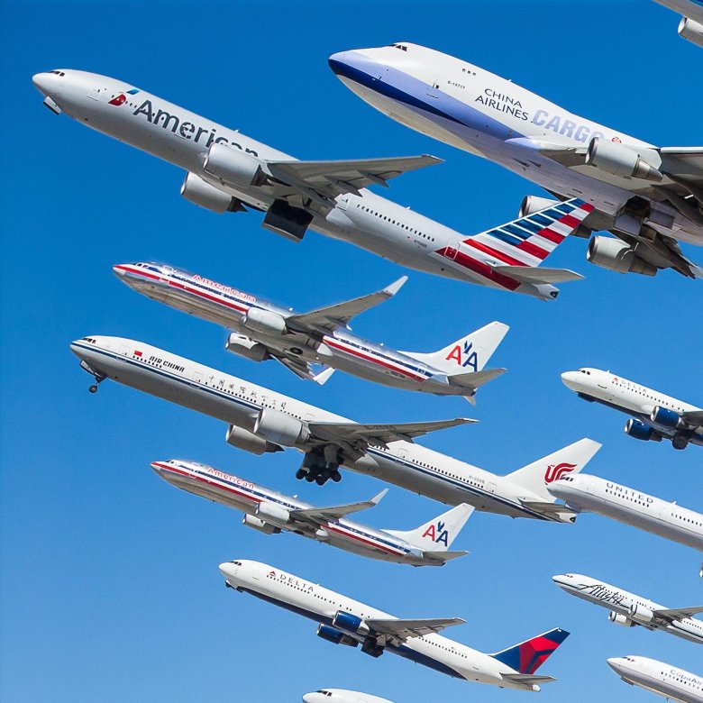 Много самолетов