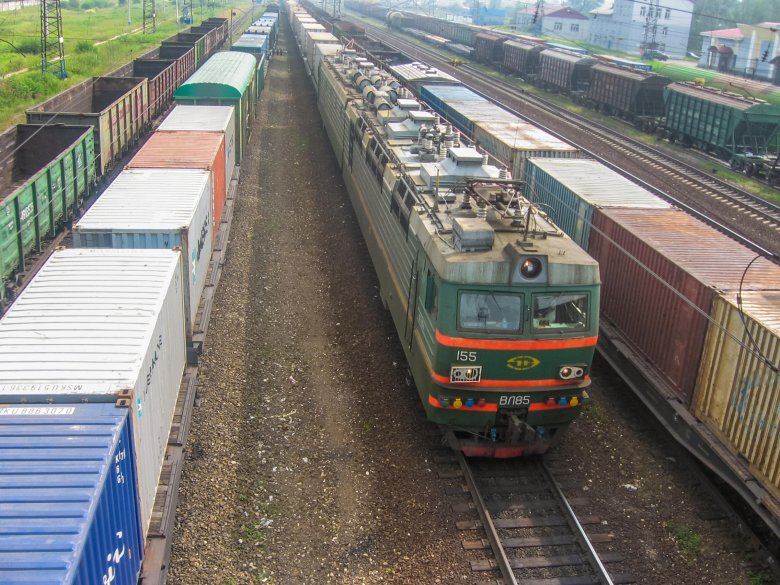 Грузовой локомотив вл80