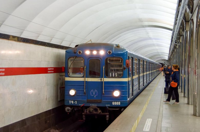 Метро вагон