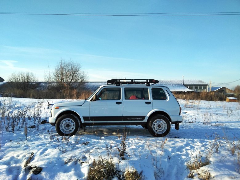 Лада нива 2131 белая