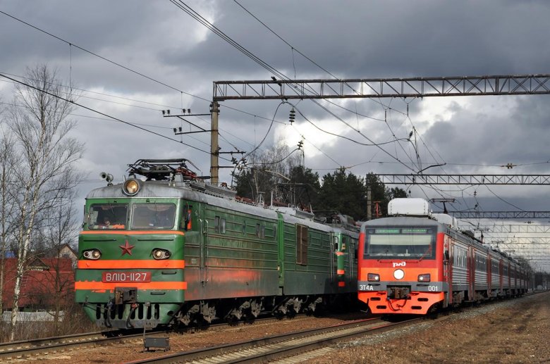 Поезд локомотив
