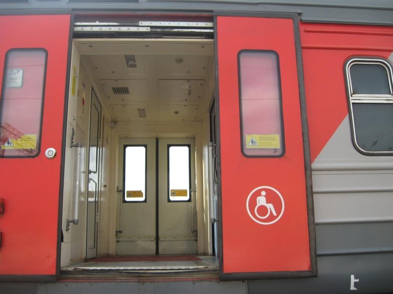 Двери электрички эд4м