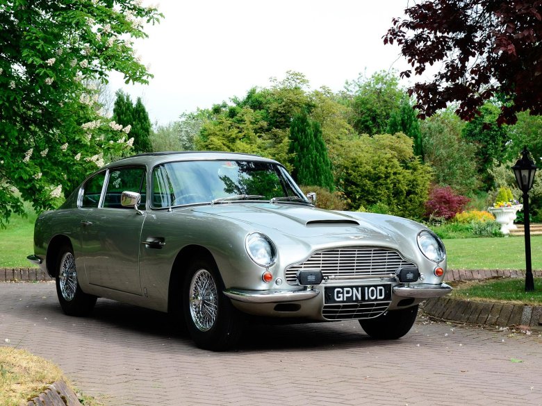 Aston martin db 5 джеймса бонда
