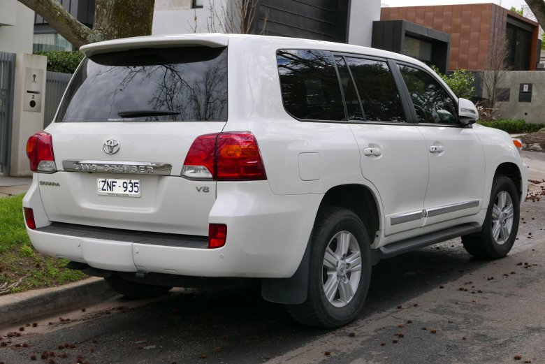Toyota land cruiser j200