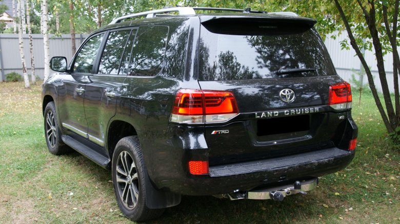 Тойота ленд крузер 200 сзади