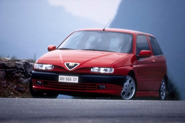 Alfa romeo хэтчбек 1996