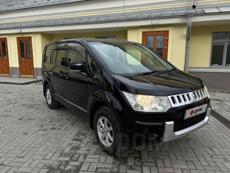 Митсубиси делика 2010 года