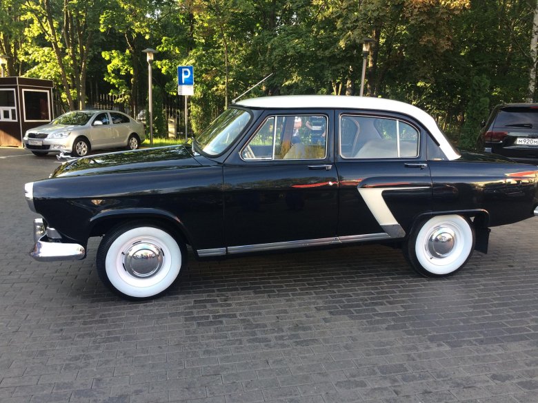 Газ 21 волга черная