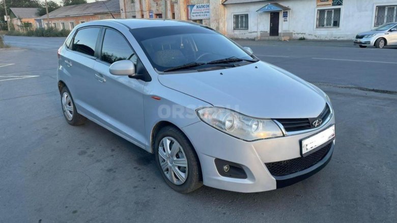 Chery very 2011