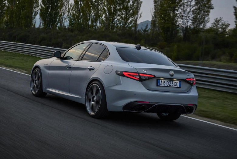 Альфа ромео джулия 2022