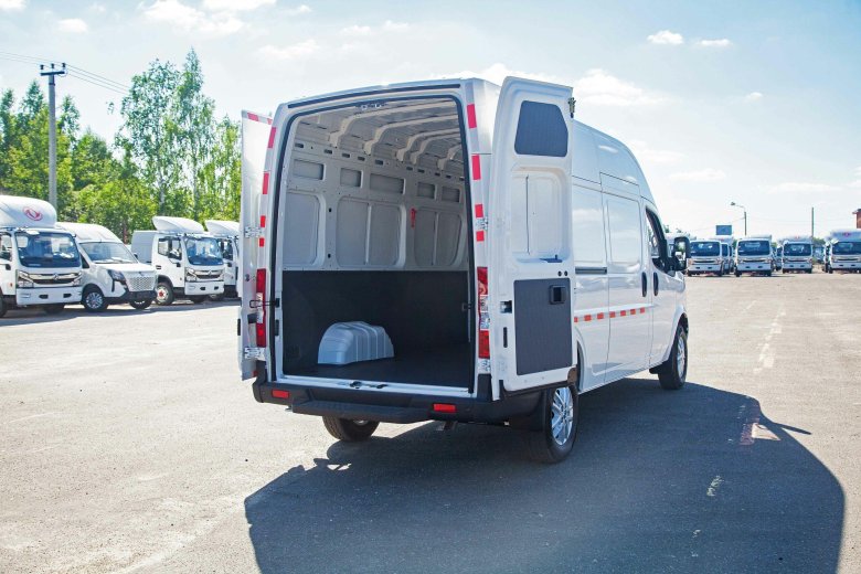 Донг фенг цельнометаллический фургон