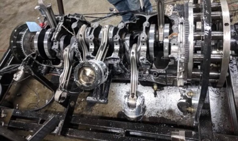 Взорванный двигатель