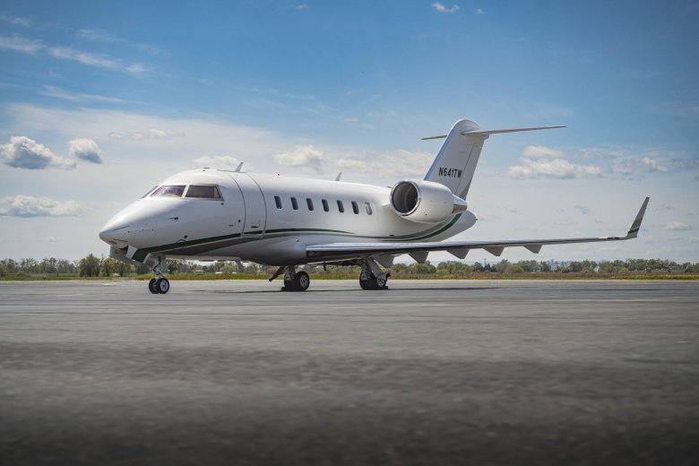 Самолет bombardier challenger 650