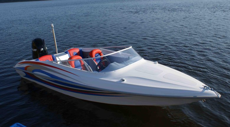 Катер с мотором меркури