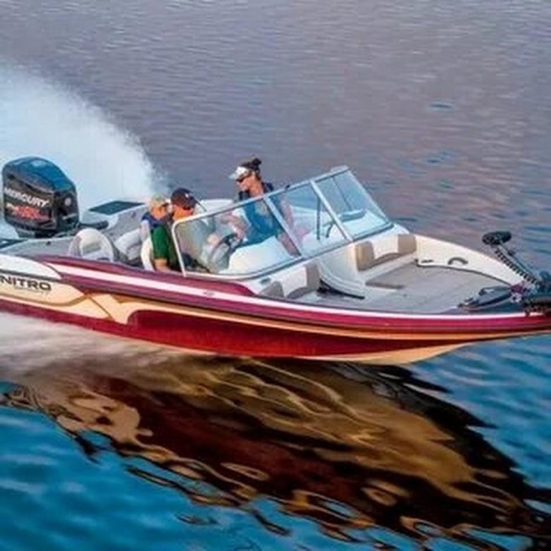 Лодка моторная