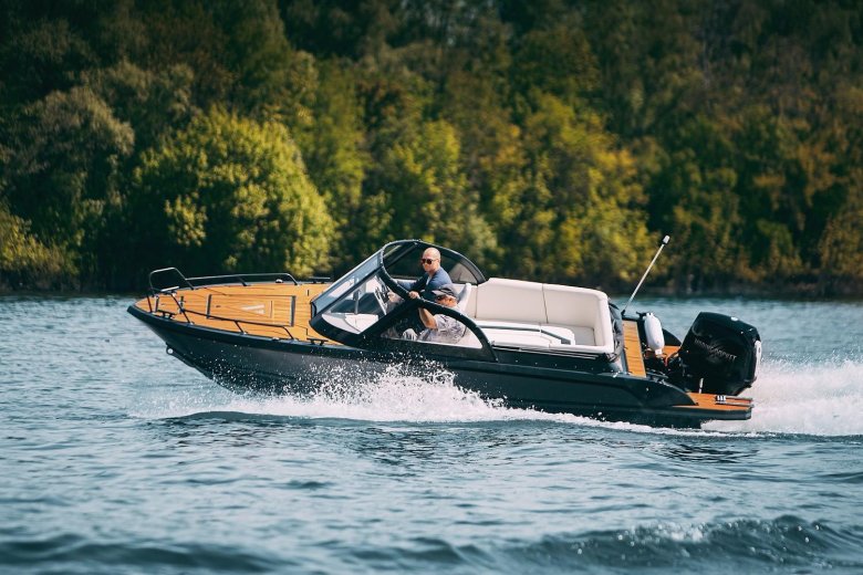 Катер лодка