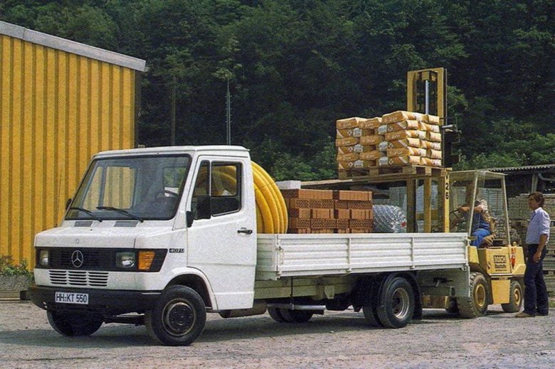 Мерседес бенц 407д