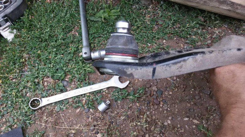 Шаровая с рычагом на рено логан 2