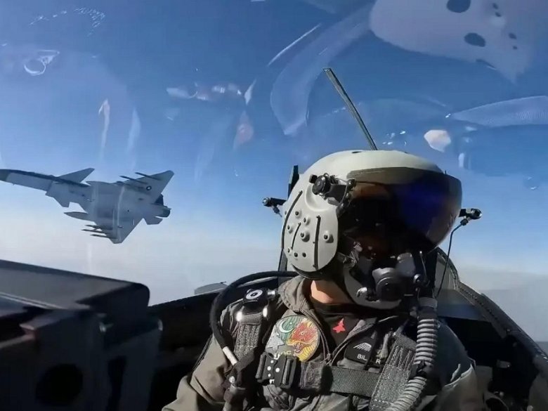 Летчики истребители