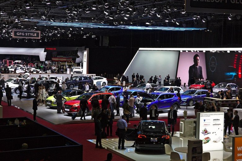 Выставка автомобилей