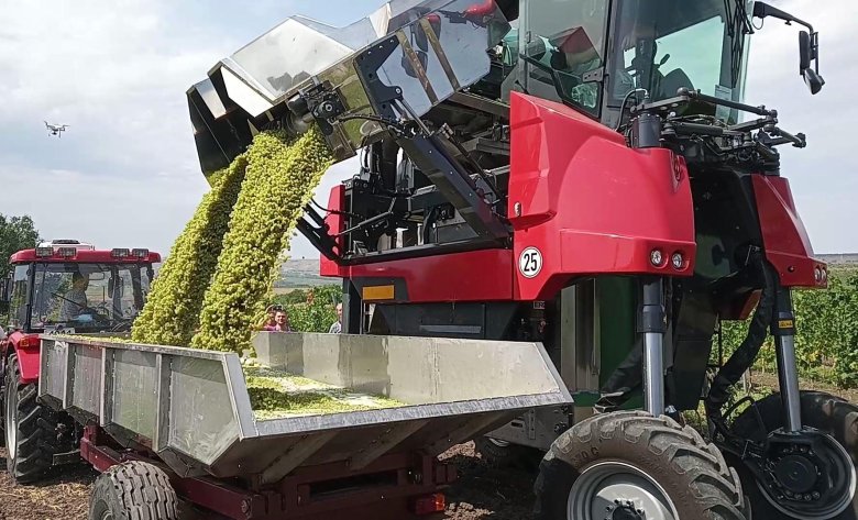 Виноградоуборочный комбайн эра