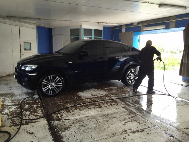 Бмв х6 на мойке