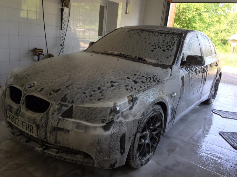 Е60 на мойке