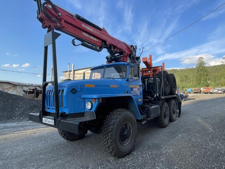 Лесовоз урал