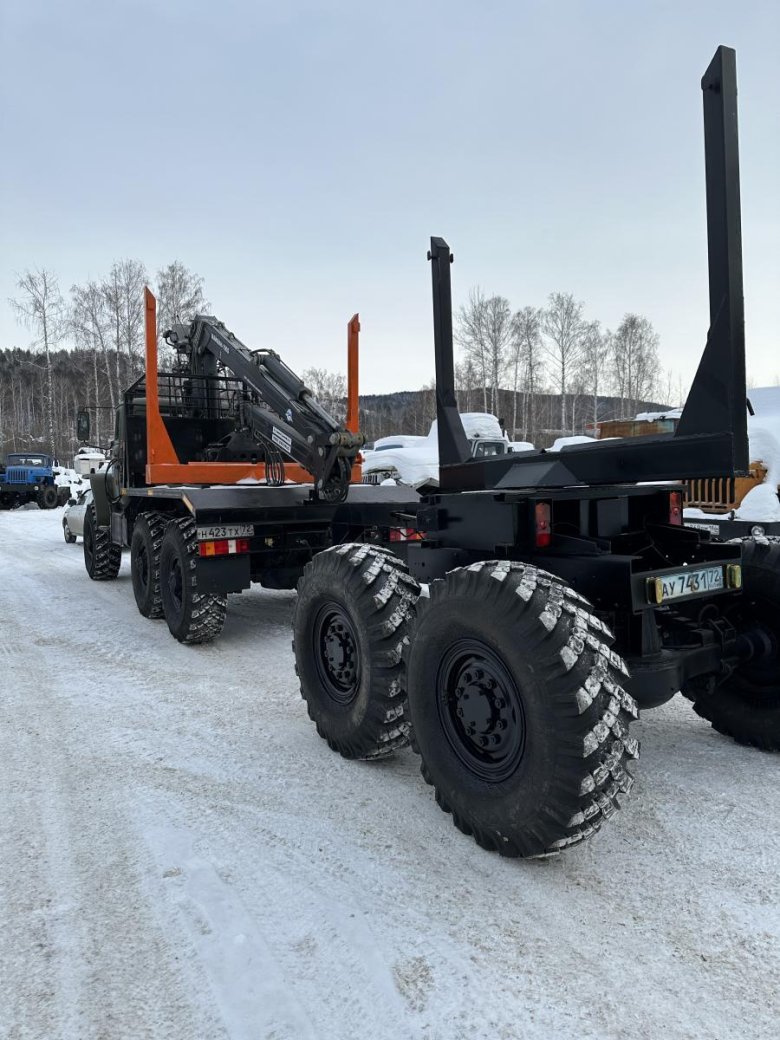 Лесовоз урал с манипулятором